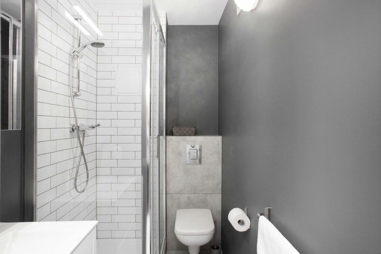 First By Renters Butas *