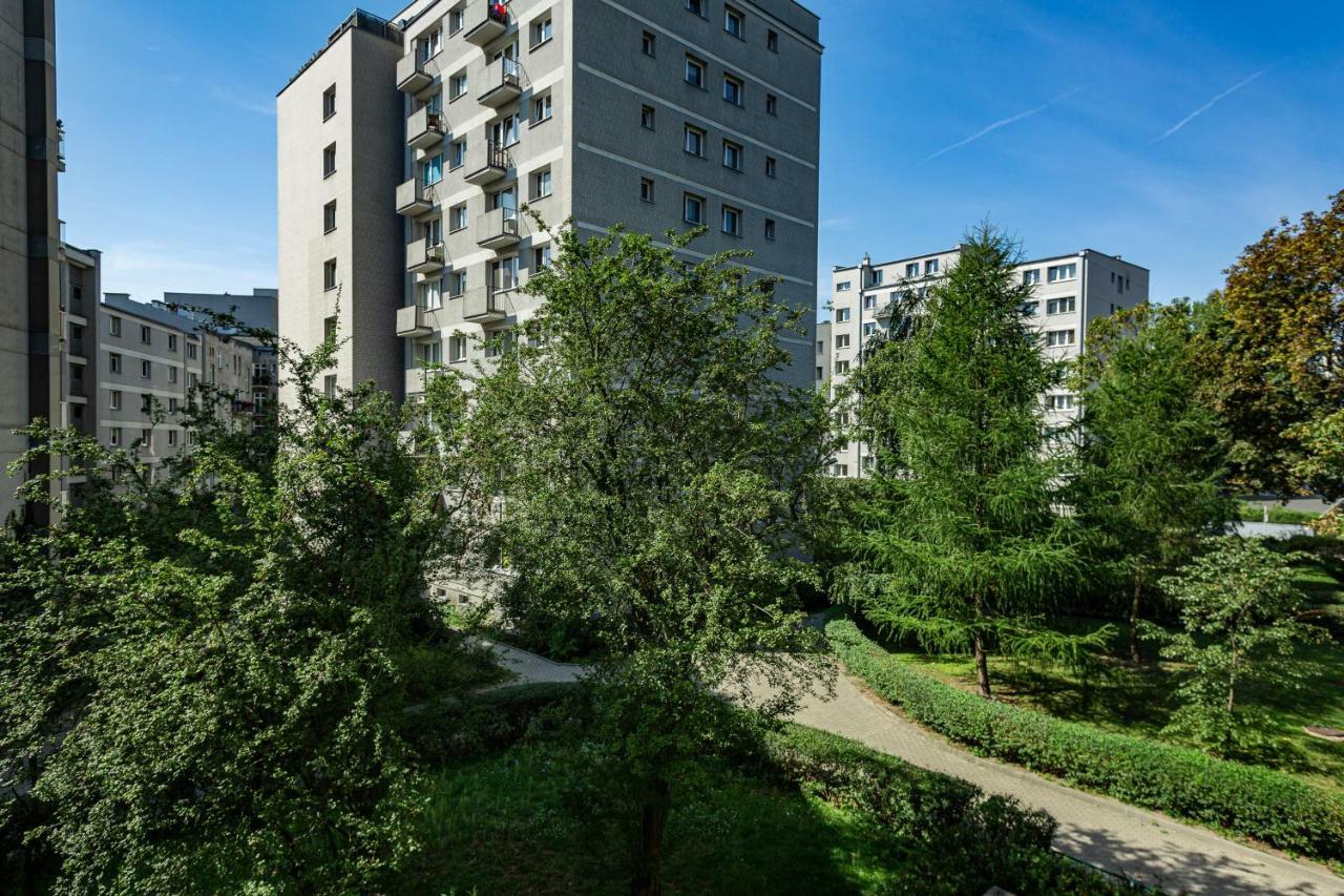 Butas First By Renters *